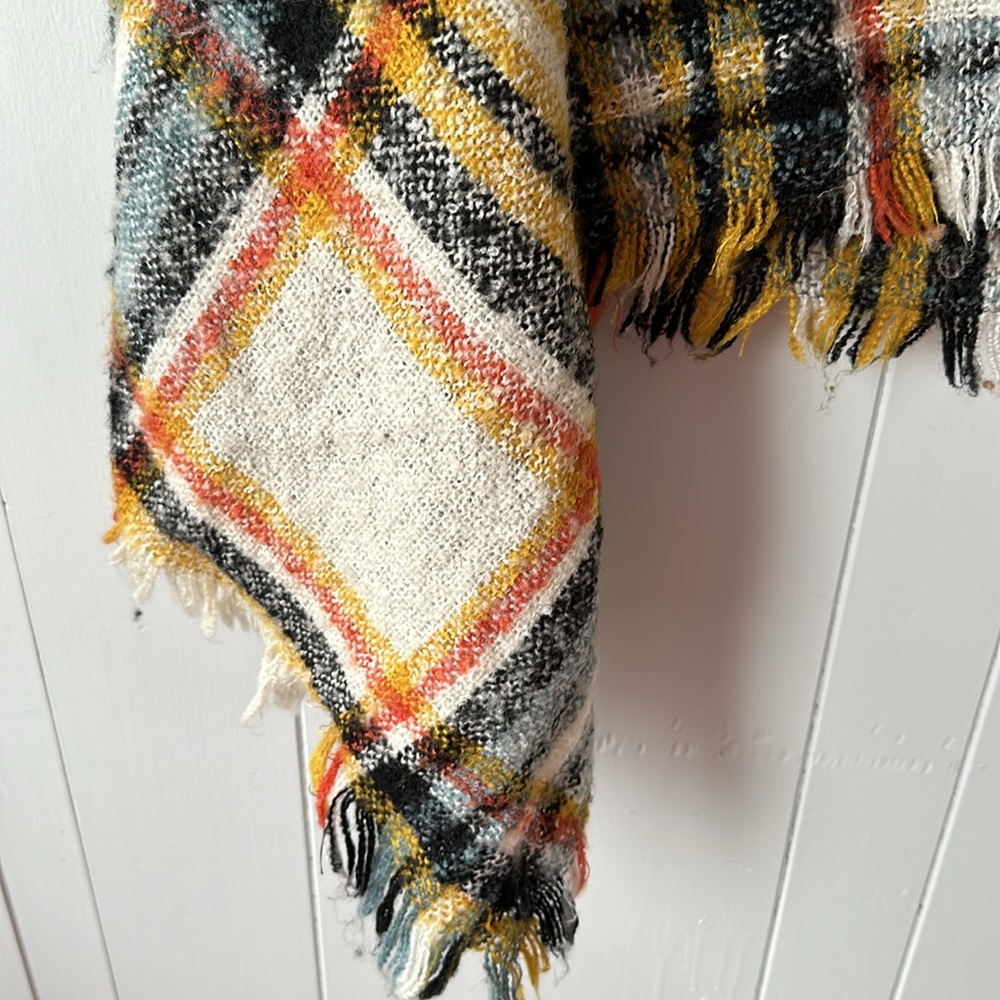 Fall colored poncho - Picture 2 of 3